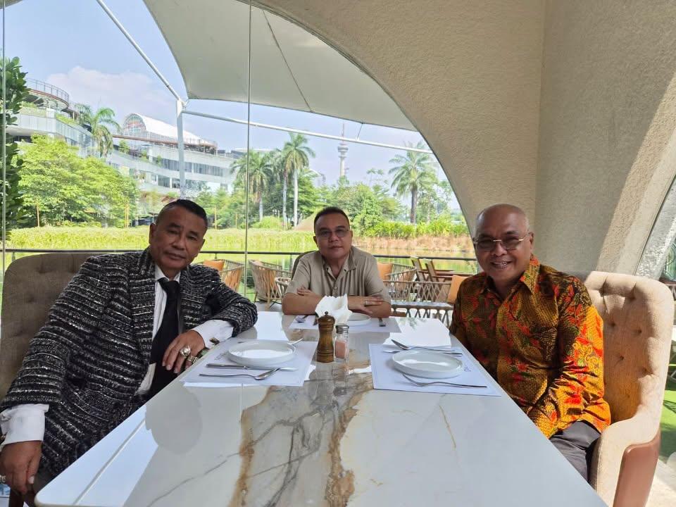 PWI DIJUAL MURAH: KETIKA MARWAH DITUKAR FOTO DAMAI